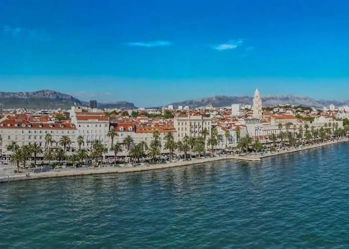 Trecento Boutique Nocleg ze śniadaniem 4*
